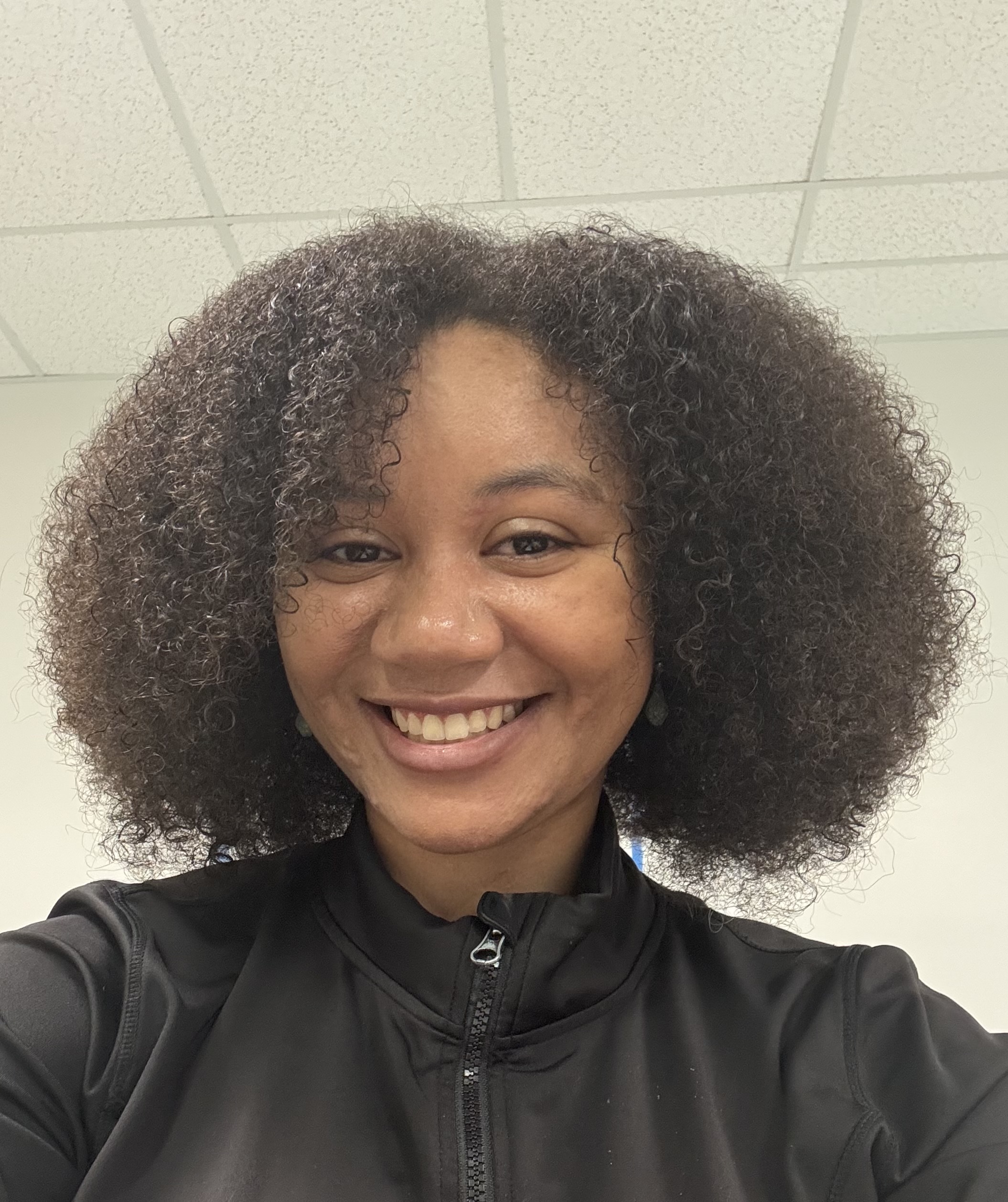 Simone Sims headshot