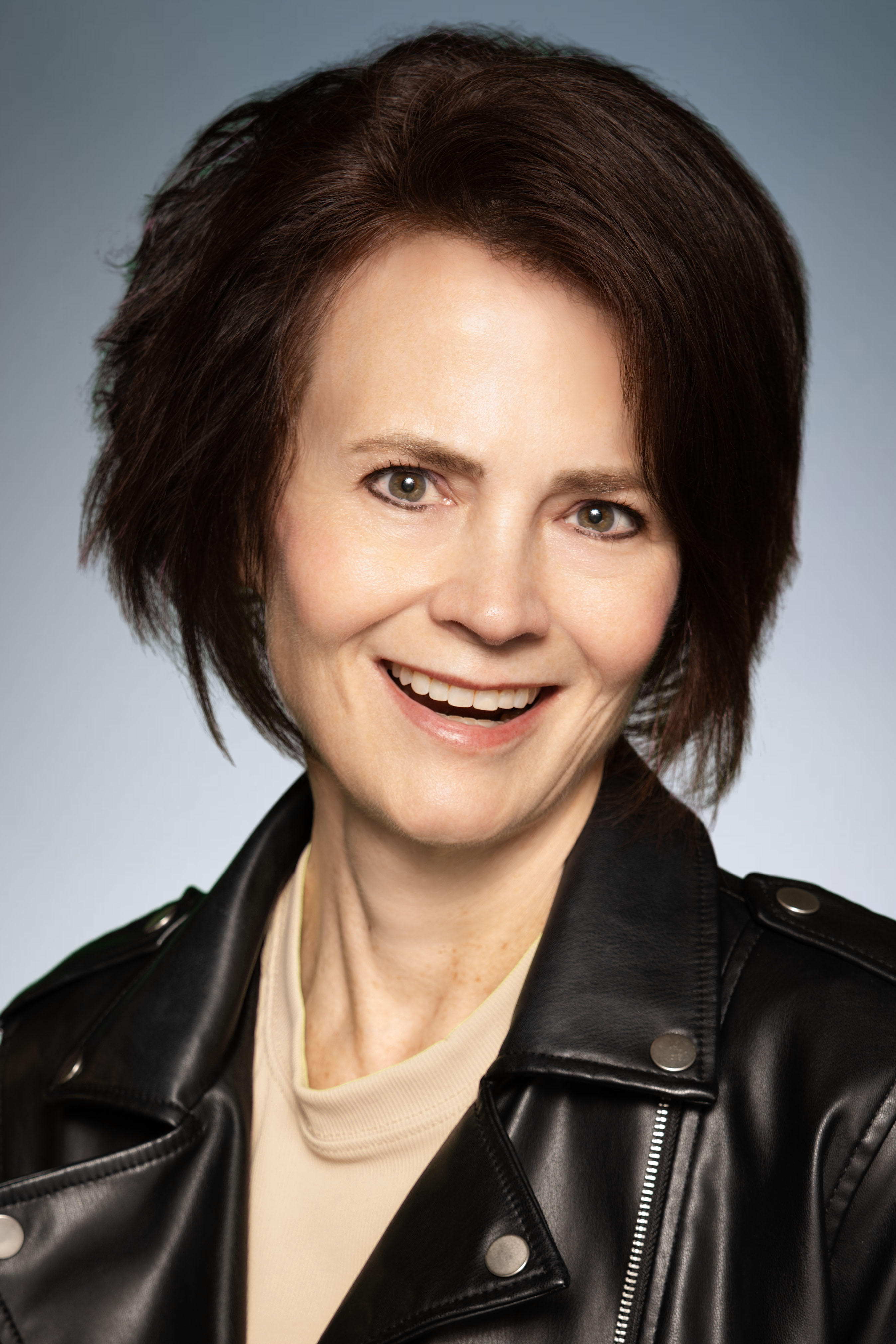 Barbara Warren-Bloms headshot